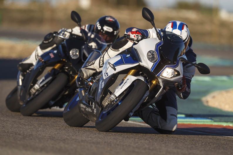 Frente a frente: BMW S1000RR, HP4, Ducati Panigale, Panigale S