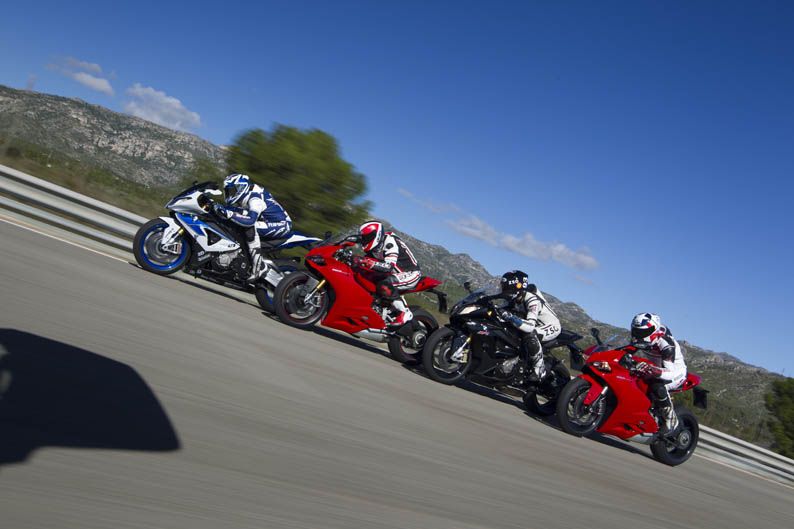 Frente a frente: BMW S1000RR, HP4, Ducati Panigale, Panigale S