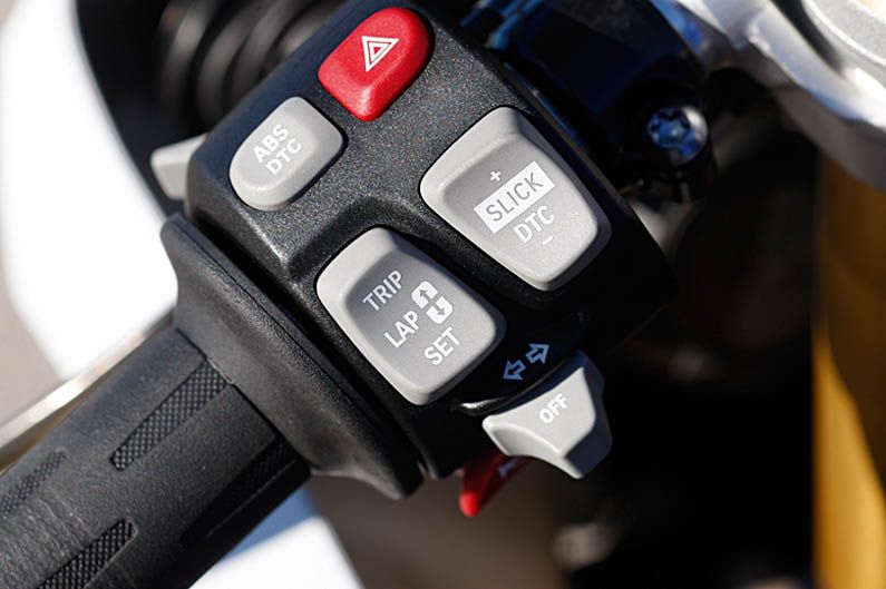 Frente a frente: BMW S1000RR, HP4, Ducati Panigale, Panigale S