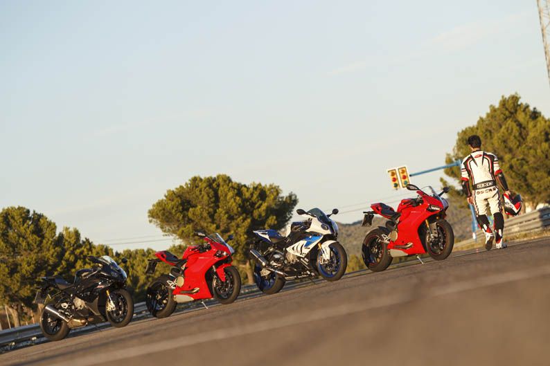 Frente a frente: BMW S1000RR, HP4, Ducati Panigale, Panigale S