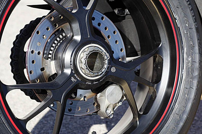 Frente a frente: BMW S1000RR, HP4, Ducati Panigale, Panigale S