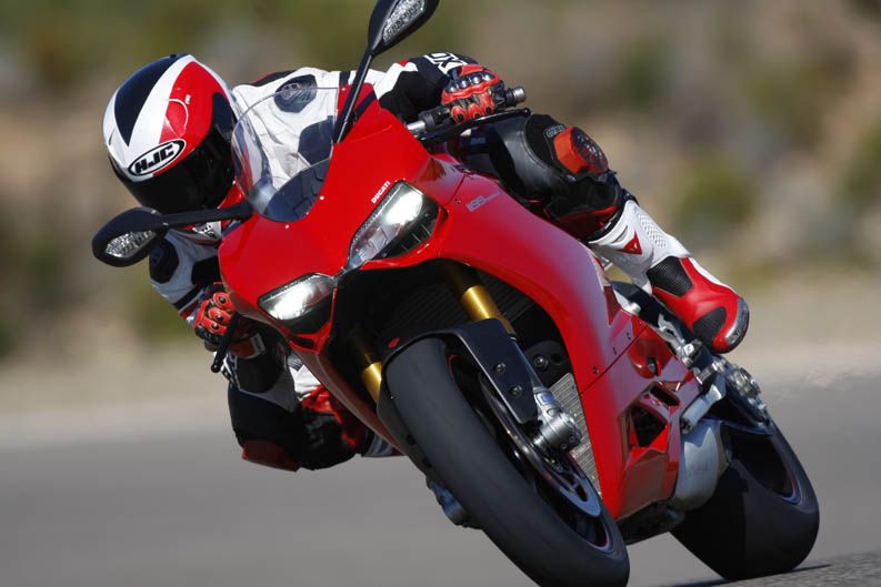 Frente a frente: BMW S1000RR, HP4, Ducati Panigale, Panigale S