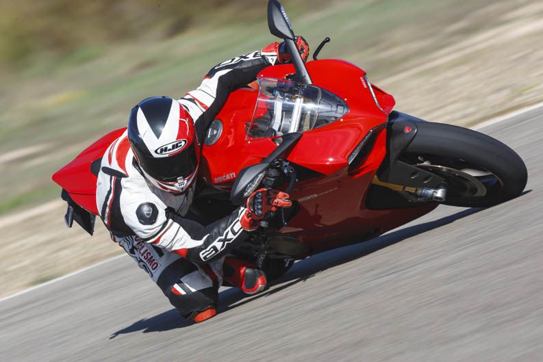 Frente a frente: BMW S1000RR, HP4, Ducati Panigale, Panigale S