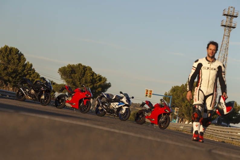 Frente a frente: BMW S1000RR, HP4, Ducati Panigale, Panigale S