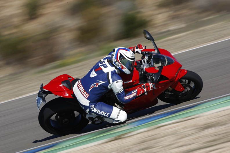Frente a frente: BMW S1000RR, HP4, Ducati Panigale, Panigale S
