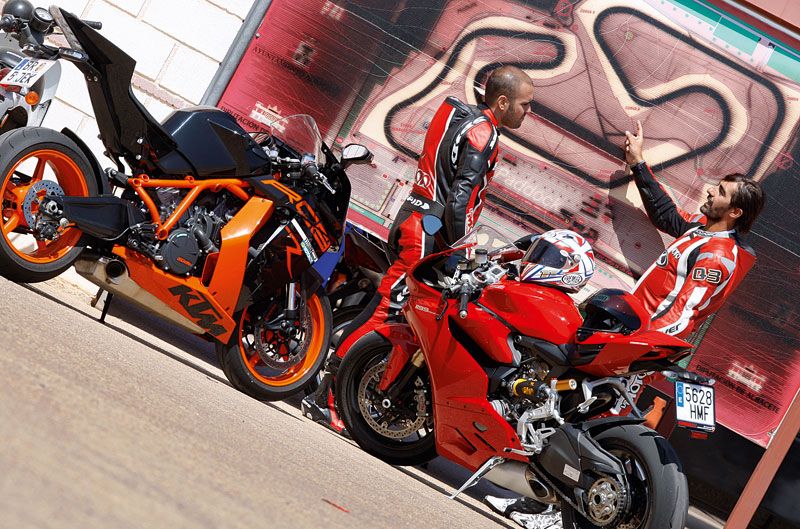 Comparativa Ducati 1199 Panigale y KTM RC8 R
