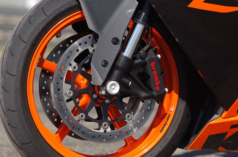 Comparativa Ducati 1199 Panigale y KTM RC8 R