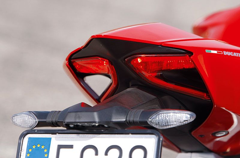 Comparativa Ducati 1199 Panigale y KTM RC8 R