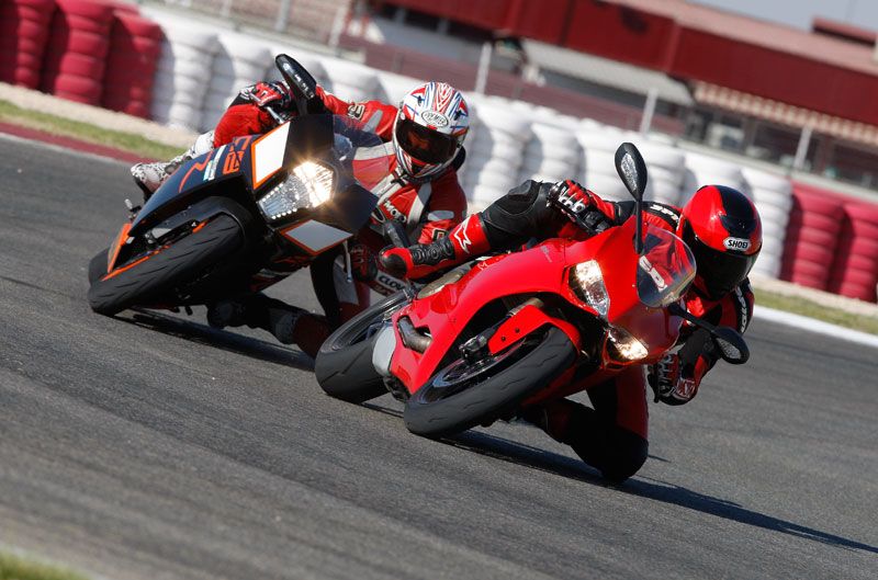Comparativa Ducati 1199 Panigale y KTM RC8 R