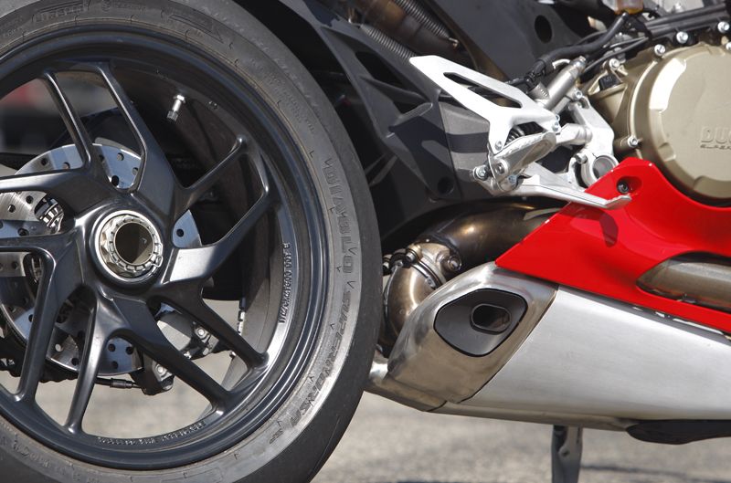 Comparativa Ducati 1199 Panigale y KTM RC8 R