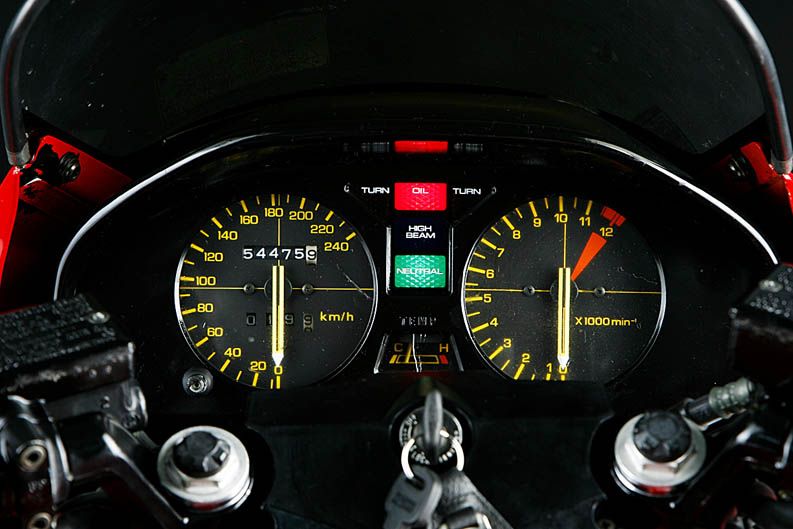 Cuentavueltas de la Honda V 500 F