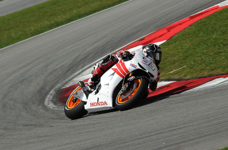 Márquez y Bautista se preparan en Malasia