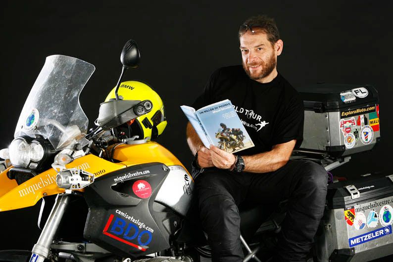 Silvestre leyendo