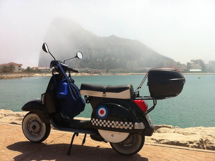 Vuelta a España en Vespa.