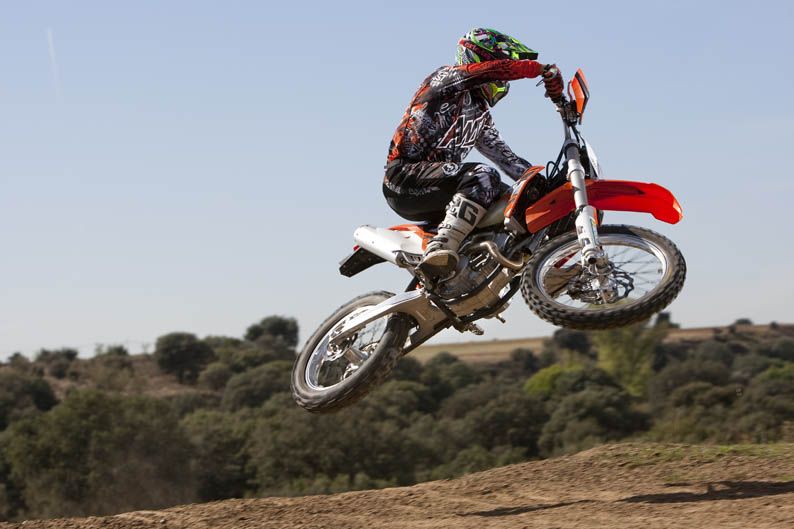 Comparativa Enduro: Husaberg FE 250 vs KTM EXCF 250