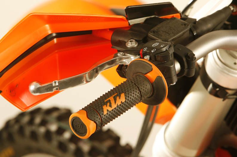 Comparativa Enduro: Husaberg FE 250 vs KTM EXCF 250