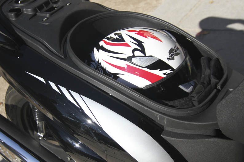MX Motor C125, hueco casco