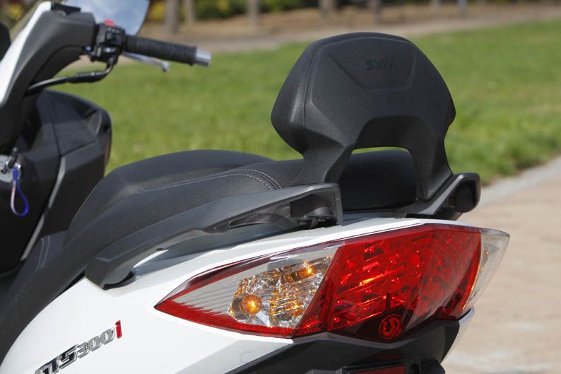 SYM Joymax 300i GTS, respaldo