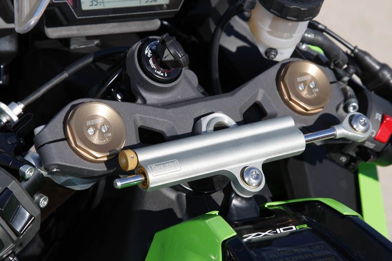 Comparativa Nissan Juke-R vs Kawasaki Ninja ZX-10R