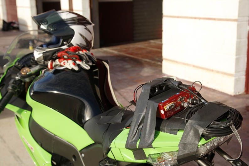 Comparativa Nissan Juke-R vs Kawasaki Ninja ZX-10R