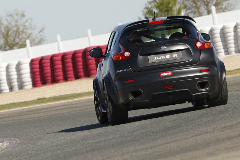 Comparativa Nissan Juke-R vs Kawasaki Ninja ZX-10R