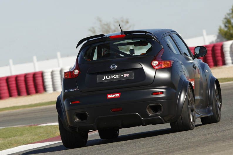 Comparativa Nissan Juke-R vs Kawasaki Ninja ZX-10R