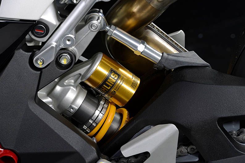 MV Agusta F4 RR. El amortiguador es un Öhlins TTX.