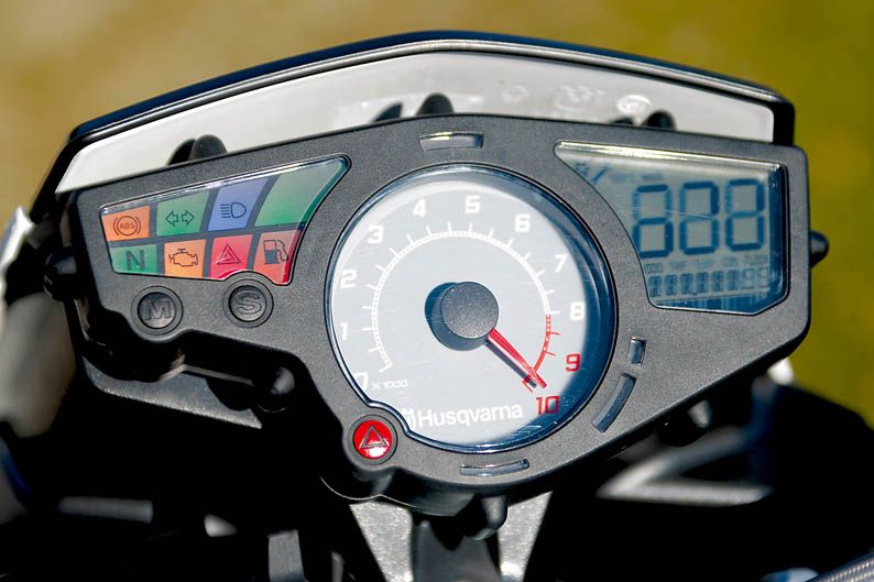 Husqvarna TR 650 Terra y Strada. Instrumentación