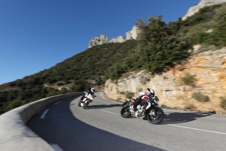 Comparativa MV Agusta Brutale 800 vs Triumph Street Triple R