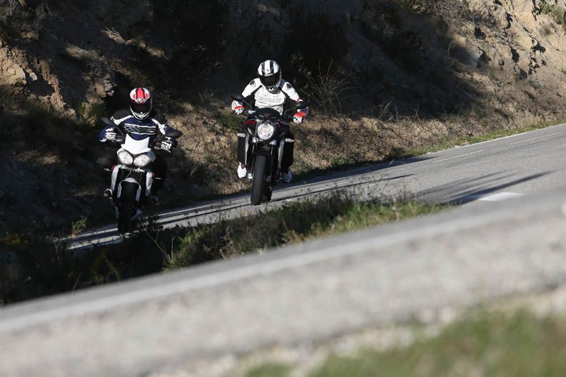 Comparativa MV Agusta Brutale 800 vs Triumph Street Triple R