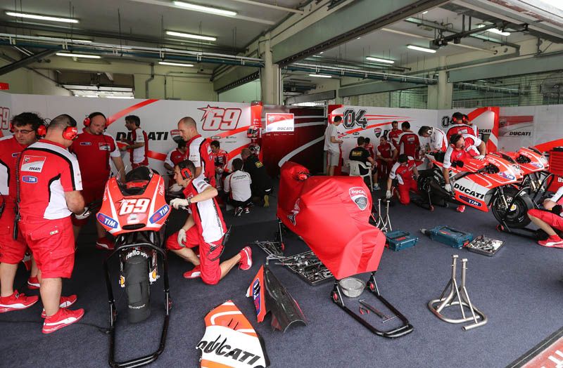 MotoGP. Entrenamientos Sepang 2013
