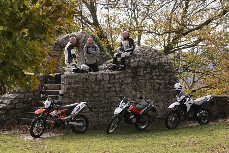 Comparativa trail monocilidricas: Husqvarna TR 650 Terra, KTM 690 Enduro R y Yamaha XT 660 R