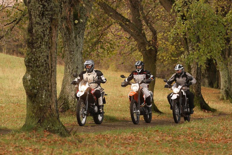 Comparativa trail monocilidricas: Husqvarna TR 650 Terra, KTM 690 Enduro R y Yamaha XT 660 R