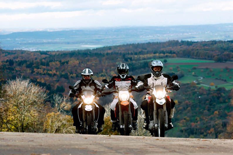 Comparativa trail monocilidricas: Husqvarna TR 650 Terra, KTM 690 Enduro R y Yamaha XT 660 R