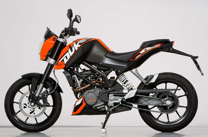 Comparativa: Honda CBR250 R ABS, KTM 200 Duke y Suzuki Inazuma
