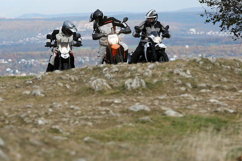 Comparativa trail monocilidricas: Husqvarna TR 650 Terra, KTM 690 Enduro R y Yamaha XT 660 R