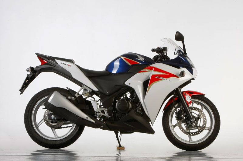 Comparativa: Honda CBR250 R ABS, KTM 200 Duke y Suzuki Inazuma