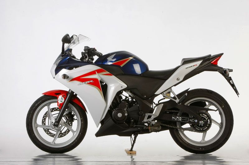 Comparativa: Honda CBR250 R ABS, KTM 200 Duke y Suzuki Inazuma