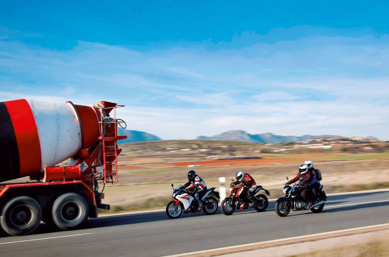Comparativa: Honda CBR250 R ABS, KTM 200 Duke y Suzuki Inazuma