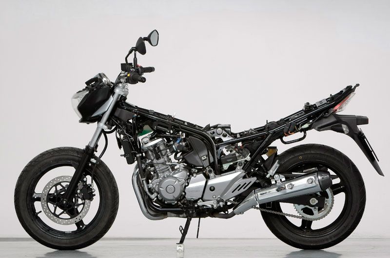Comparativa: Honda CBR250 R ABS, KTM 200 Duke y Suzuki Inazuma