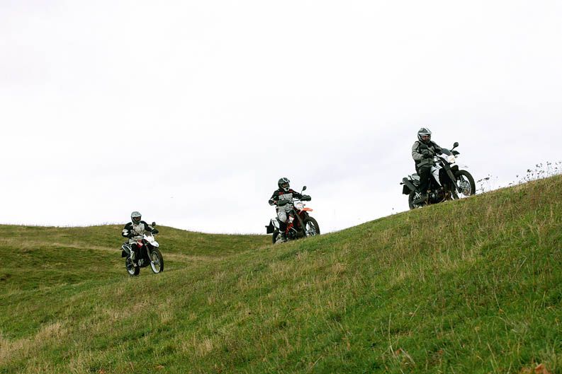 Comparativa trail monocilidricas: Husqvarna TR 650 Terra, KTM 690 Enduro R y Yamaha XT 660 R