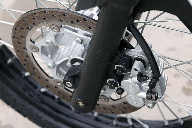 Comparativa trail monocilidricas: Husqvarna TR 650 Terra, KTM 690 Enduro R y Yamaha XT 660 R