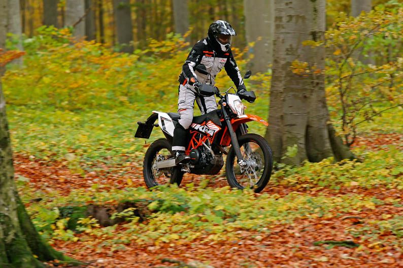 Comparativa trail monocilidricas: Husqvarna TR 650 Terra, KTM 690 Enduro R y Yamaha XT 660 R