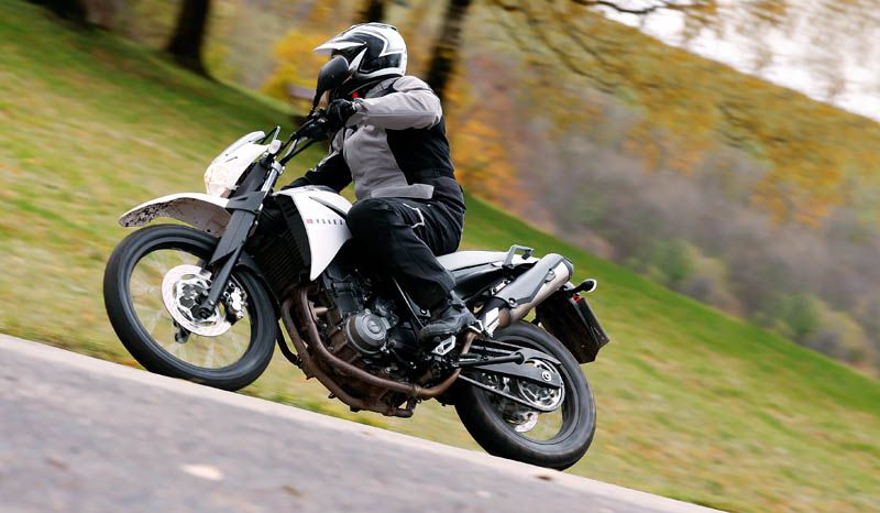 Comparativa trail monocilidricas: Husqvarna TR 650 Terra, KTM 690 Enduro R y Yamaha XT 660 R