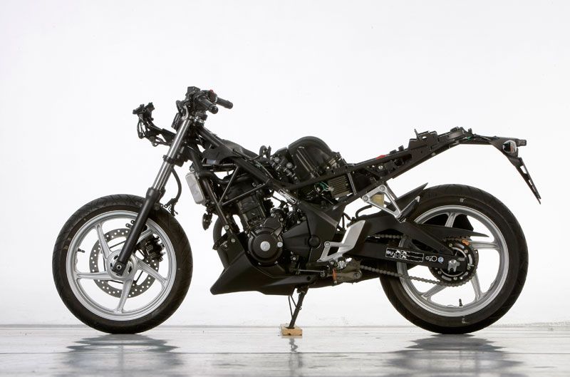 Comparativa: Honda CBR250 R ABS, KTM 200 Duke y Suzuki Inazuma
