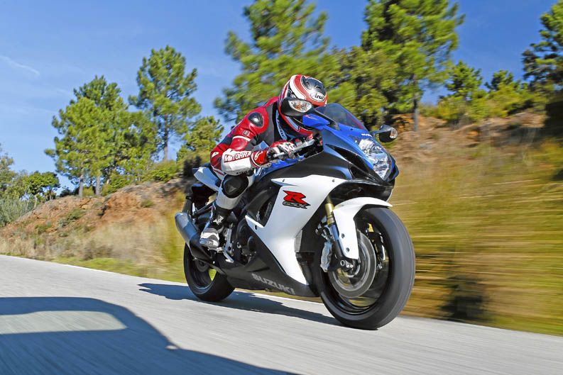 Comparativa Kawasaki ZX-6R 636, Suzuki GSX-R 750 y Triumph Daytona 675
