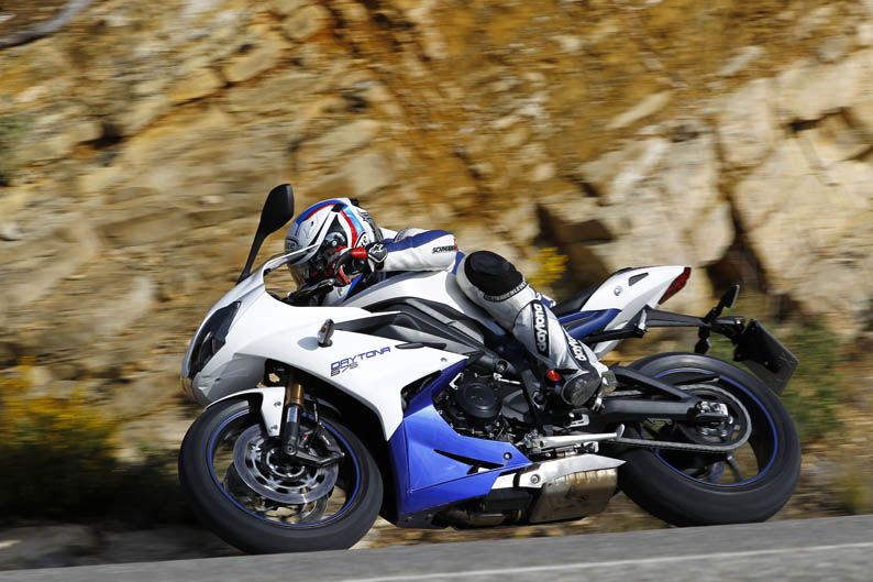 Comparativa Kawasaki ZX-6R 636, Suzuki GSX-R 750 y Triumph Daytona 675