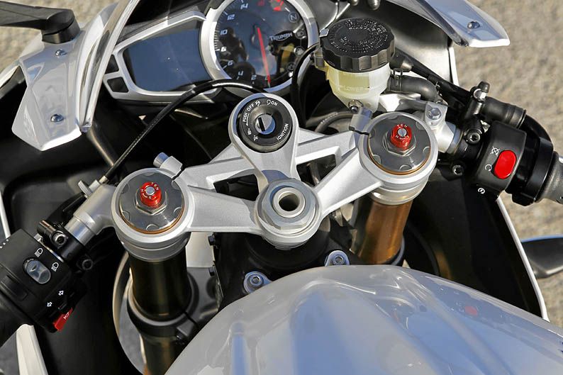 Comparativa Kawasaki ZX-6R 636, Suzuki GSX-R 750 y Triumph Daytona 675