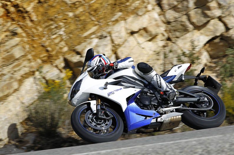 Comparativa Kawasaki ZX-6R 636, Suzuki GSX-R 750 y Triumph Daytona 675