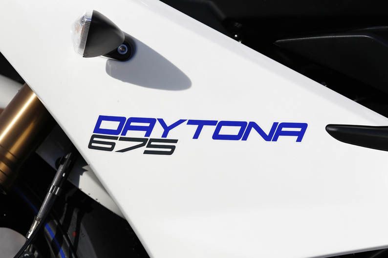 Comparativa Kawasaki ZX-6R 636, Suzuki GSX-R 750 y Triumph Daytona 675